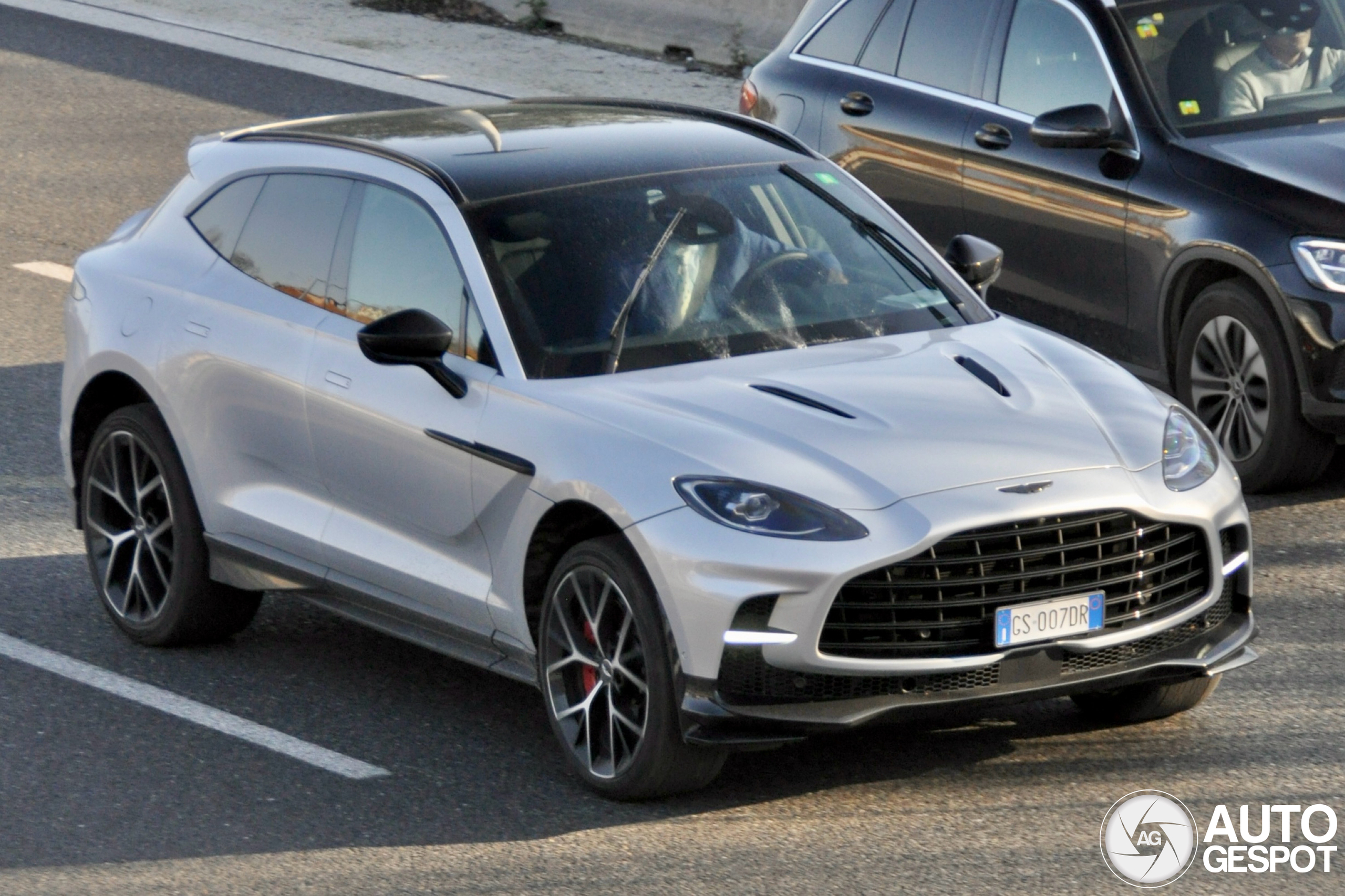 Aston Martin DBX707