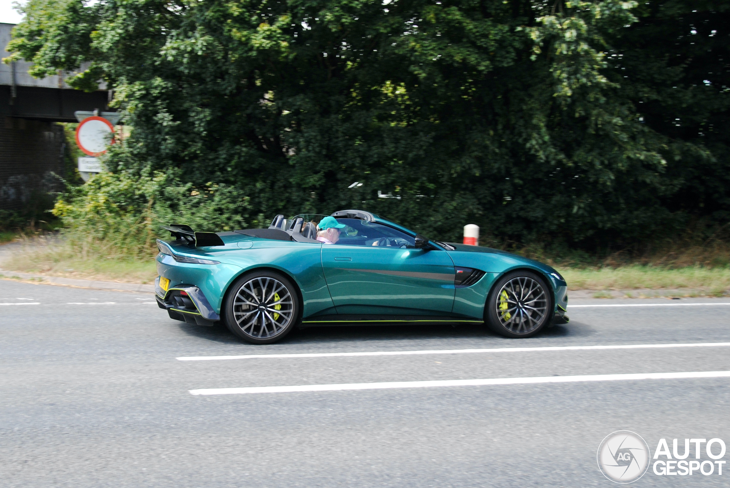 Aston Martin V8 Vantage Formula 1 Edition Roadster