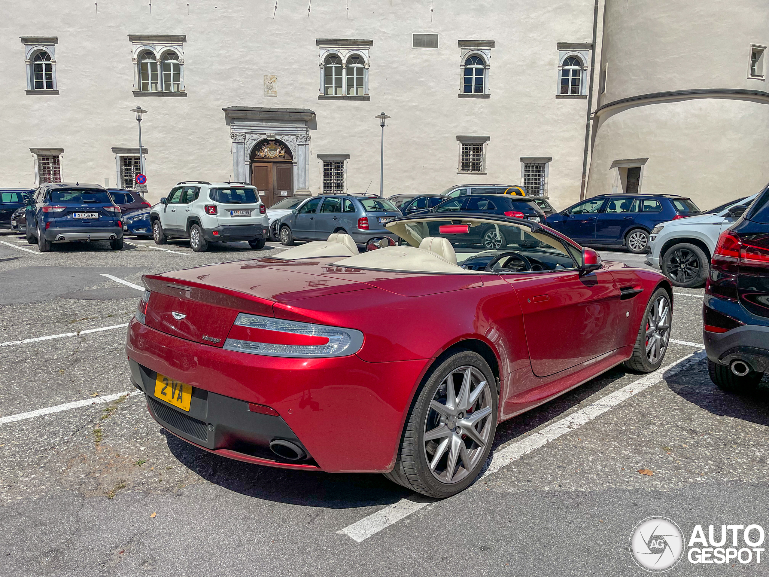 Aston Martin V8 Vantage Roadster 2012