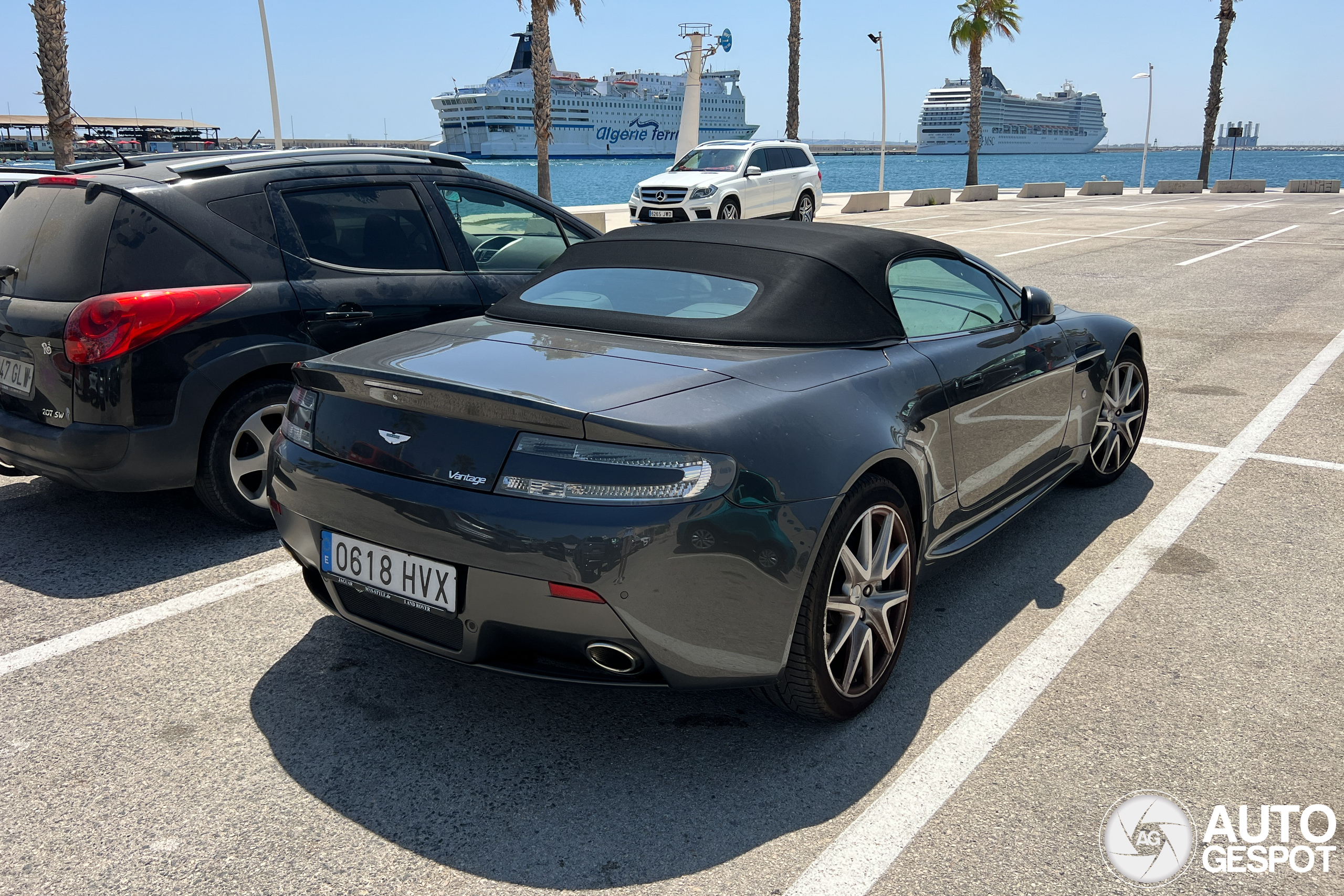 Aston Martin V8 Vantage Roadster 2012