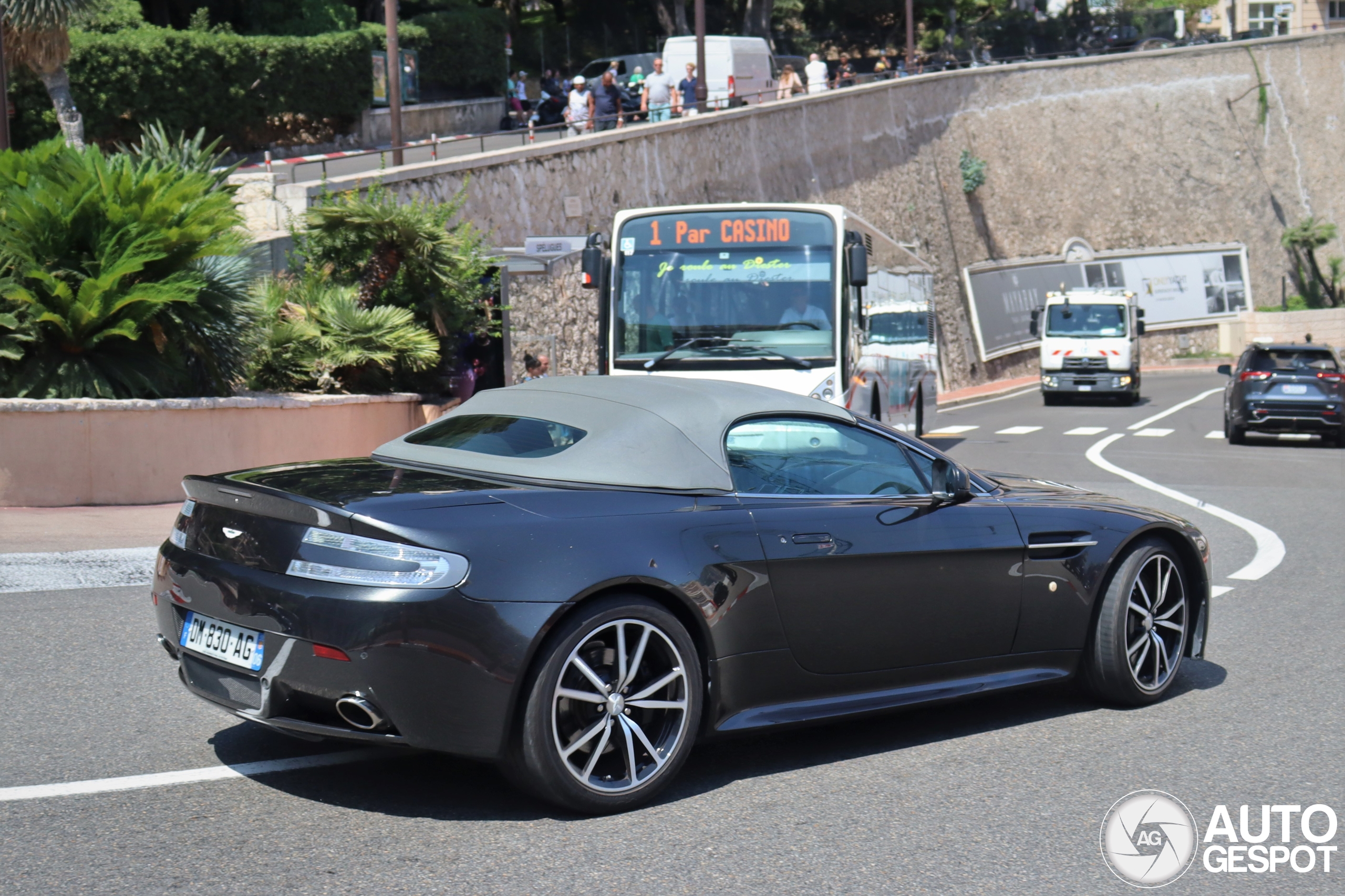 Aston Martin V8 Vantage Roadster 2012