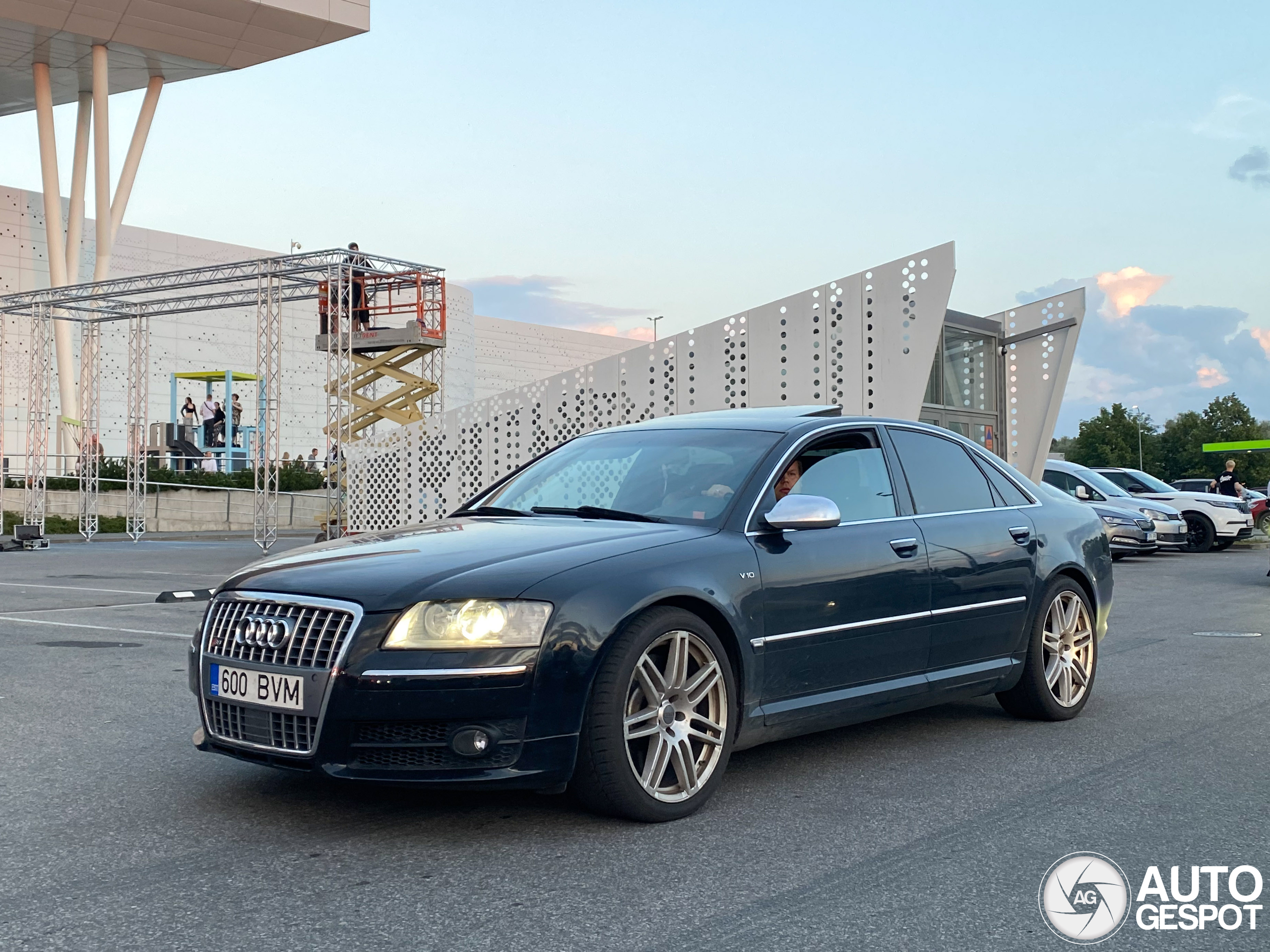 Audi S8 D3