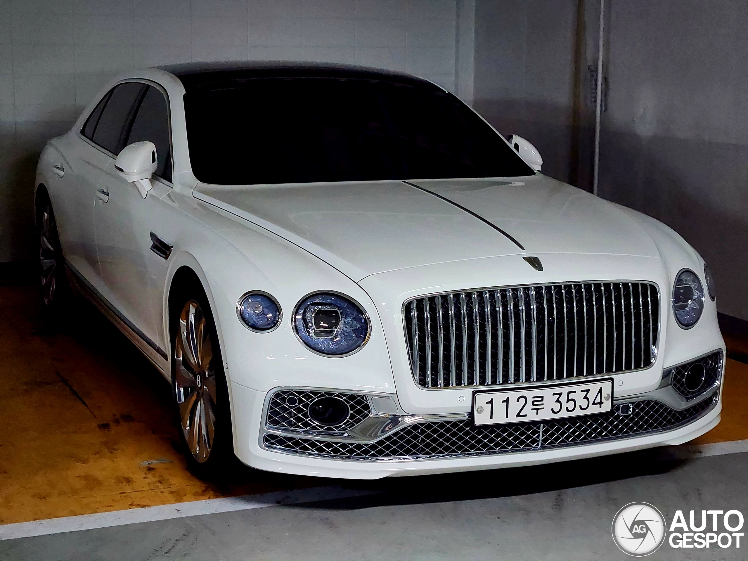 Bentley Flying Spur V8 2021