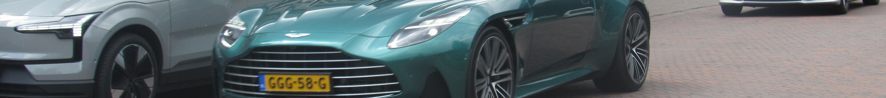 Aston Martin DB12 Volante