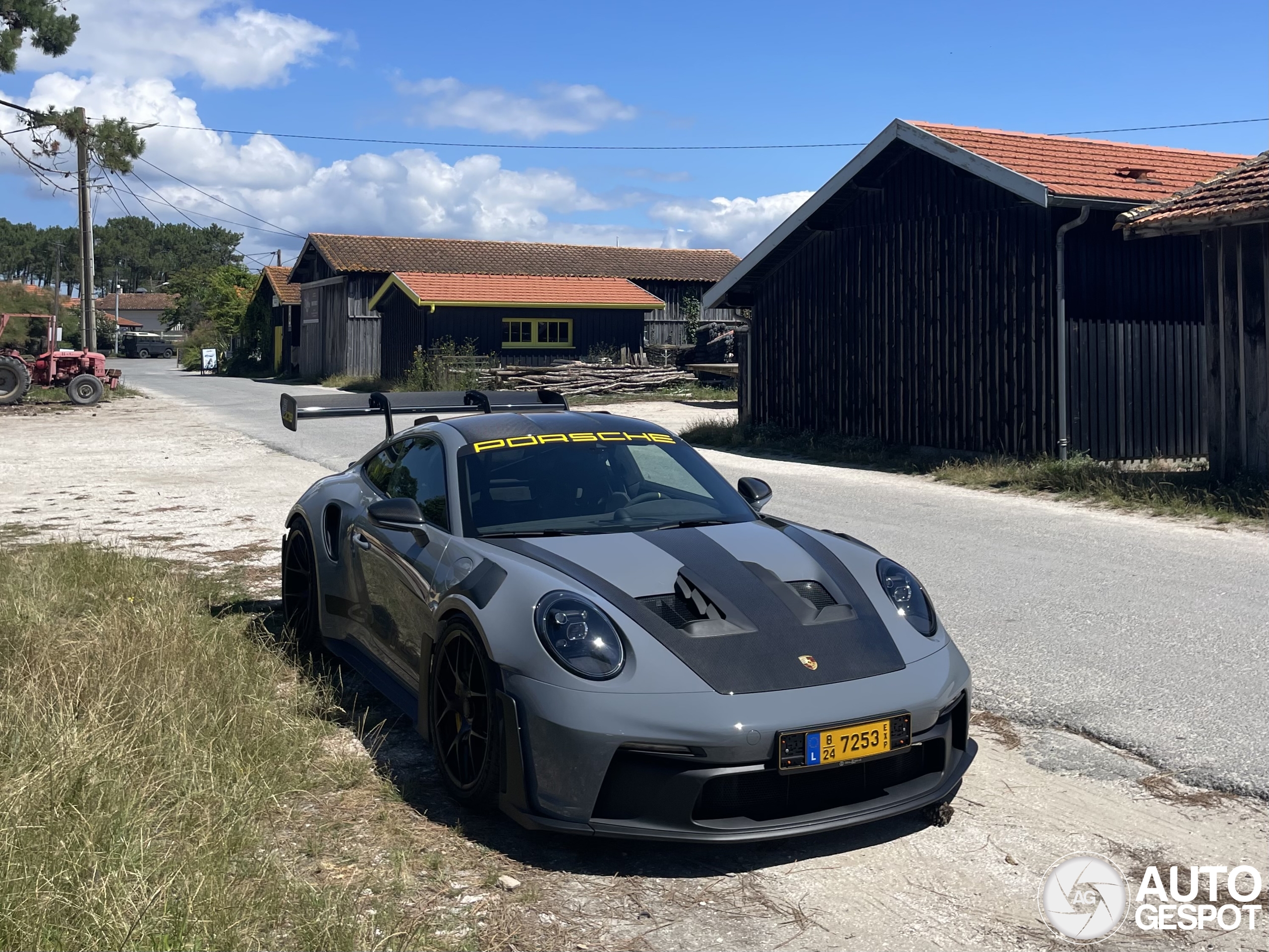 Porsche 992 GT3 RS Weissach Package