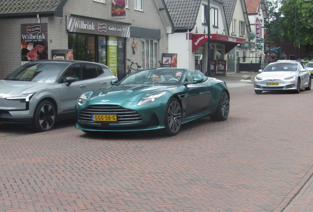 Aston Martin DB12 Volante