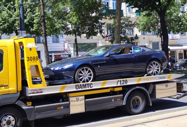 Aston Martin DB9