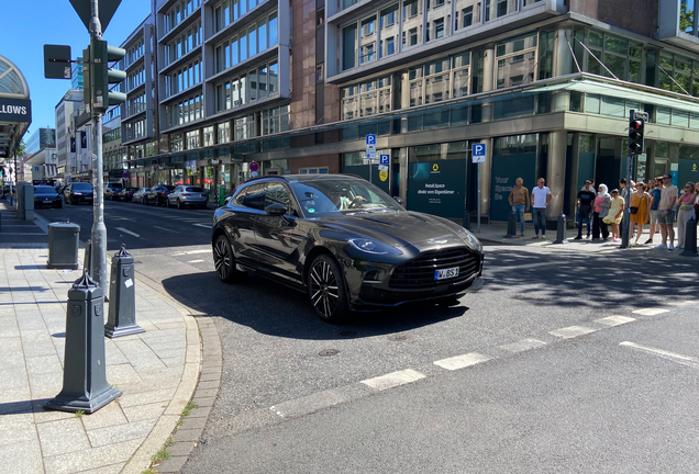 Aston Martin DBX707