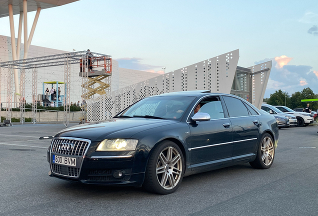 Audi S8 D3