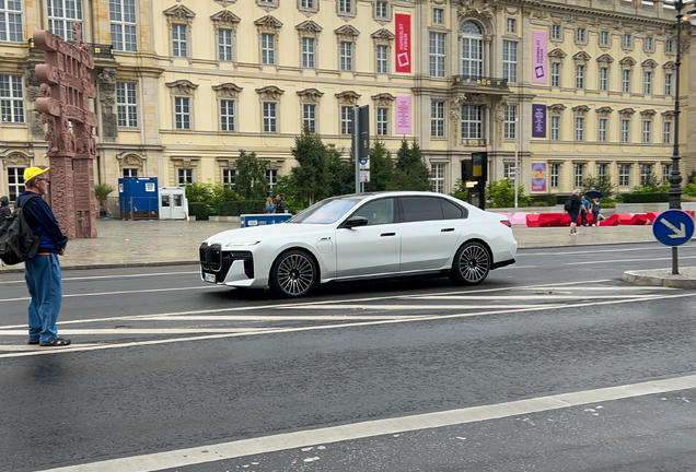 BMW M760e xDrive