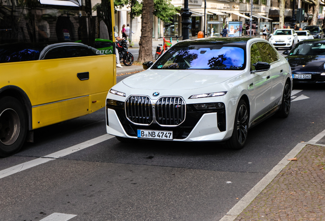 BMW M760e xDrive