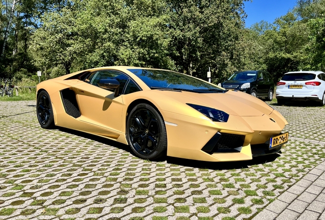 Lamborghini Aventador LP700-4