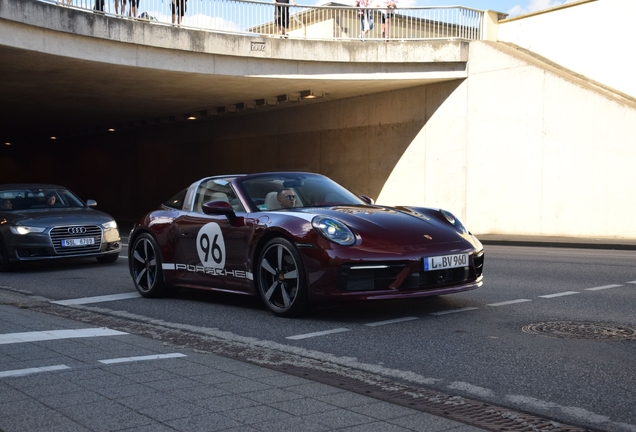 Porsche 992 Targa 4S Heritage Design Edition