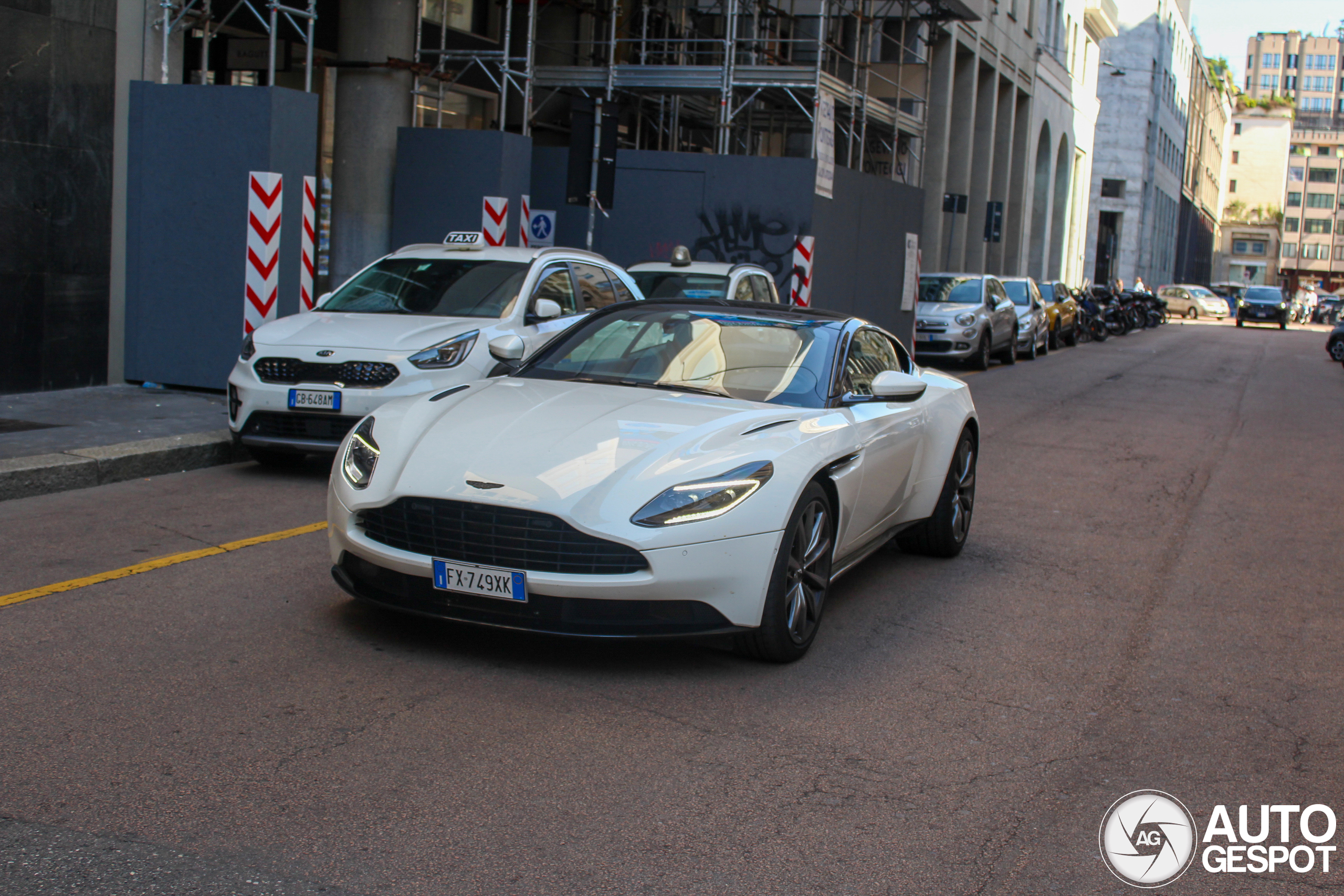 Aston Martin DB11 V8