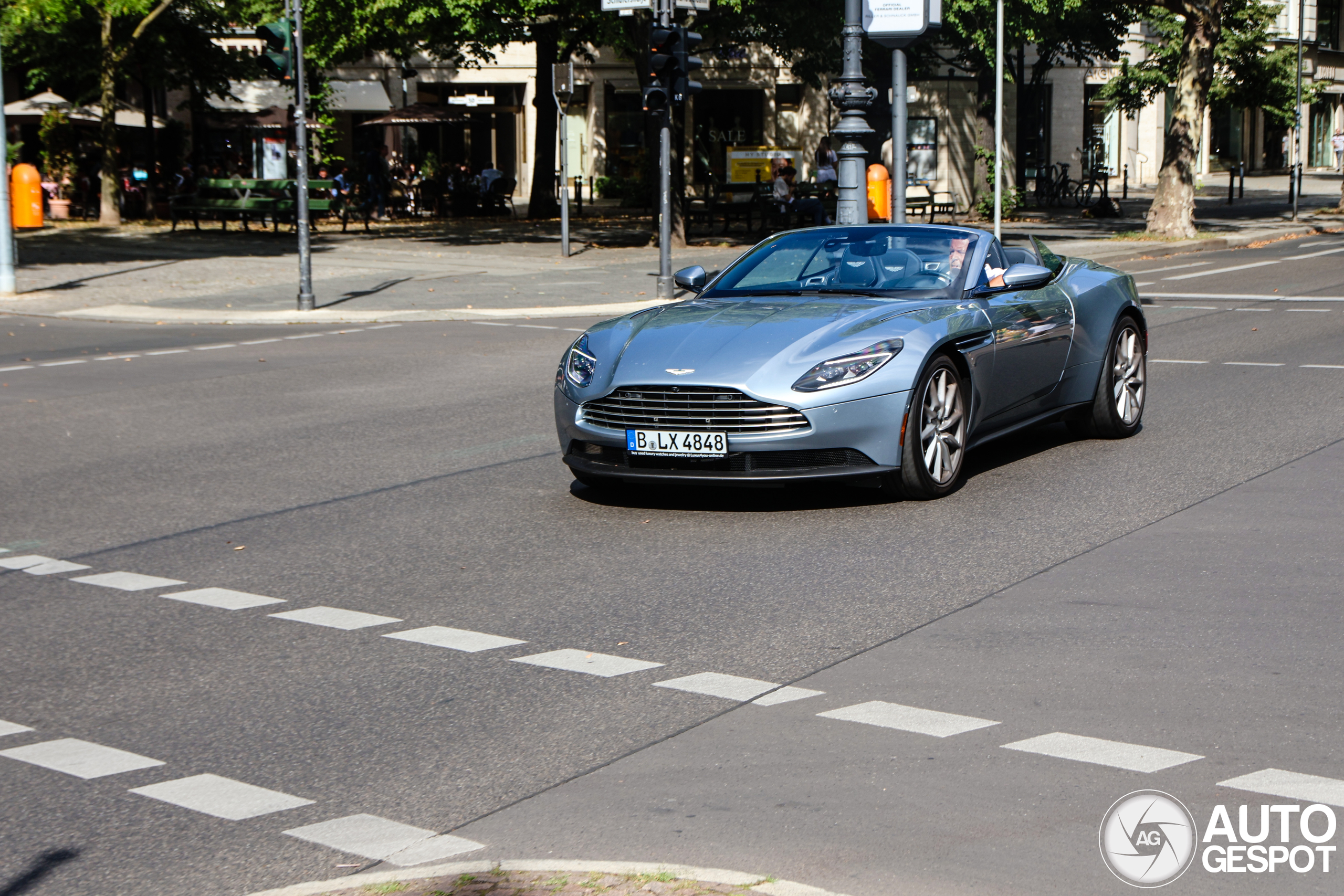 Aston Martin DB11 V8 Volante