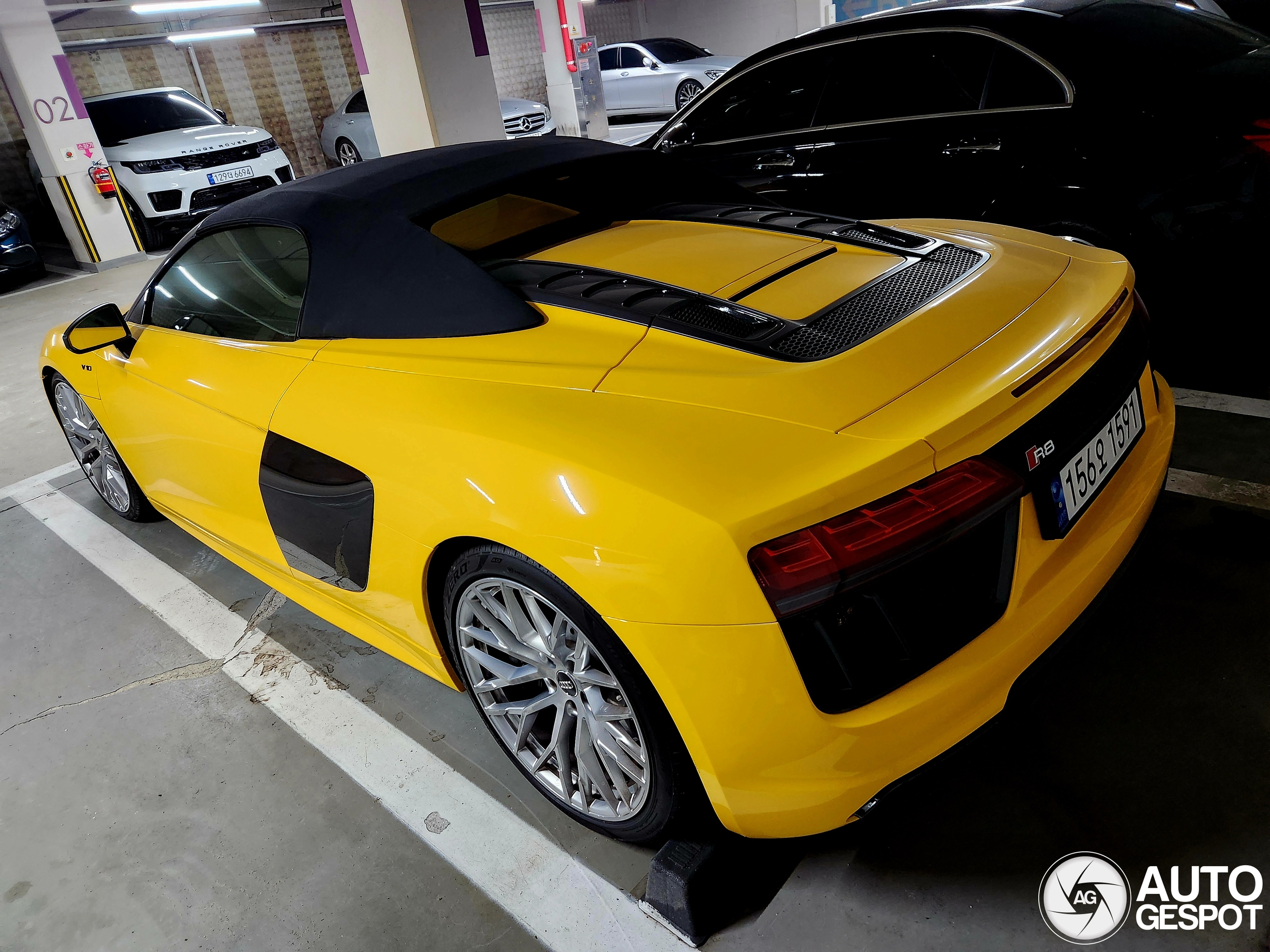 Audi R8 Spyder V10 イエロー What You Learn After Driving the Audi R8 Spyder