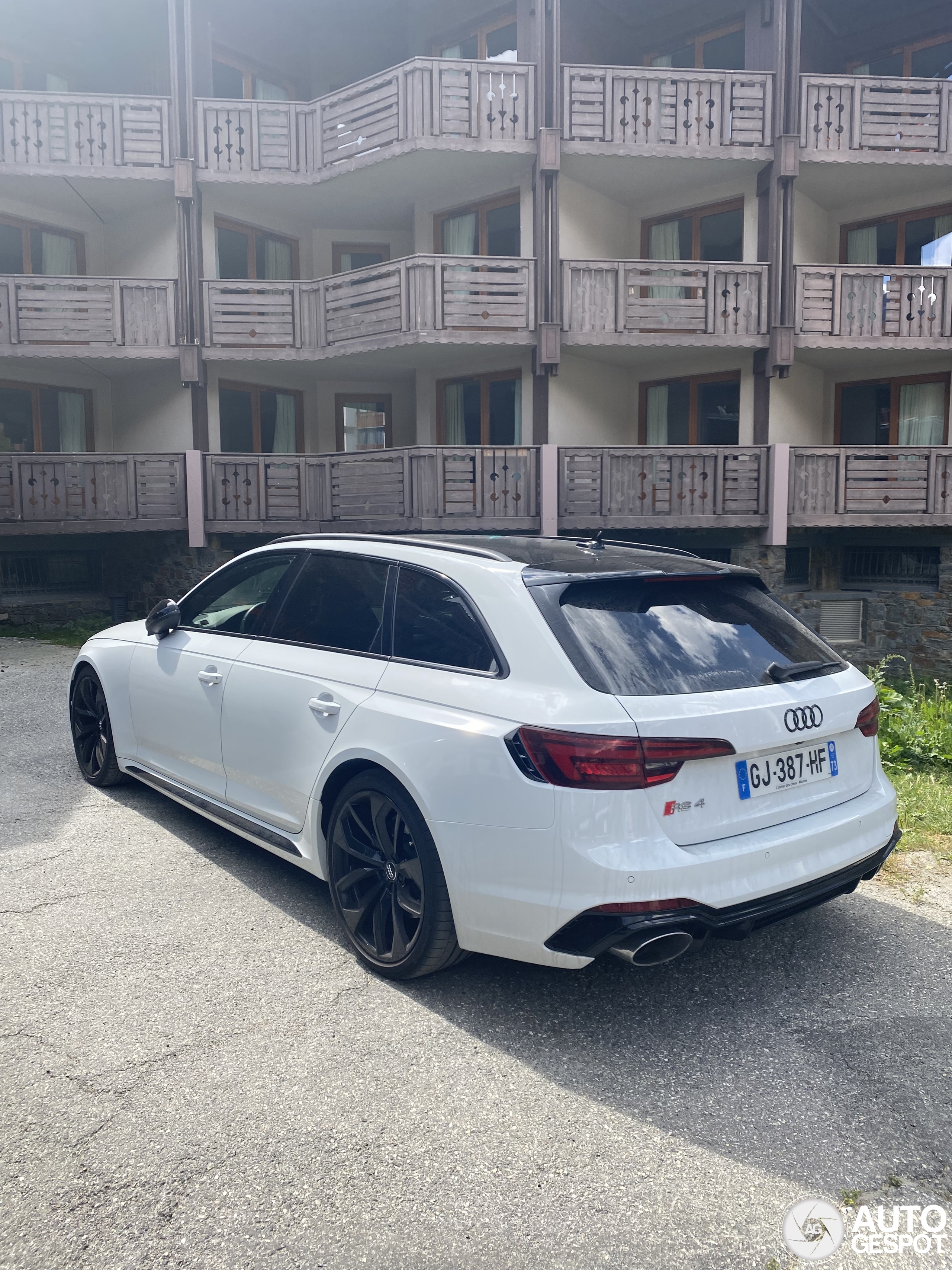 Audi RS4 Avant B9