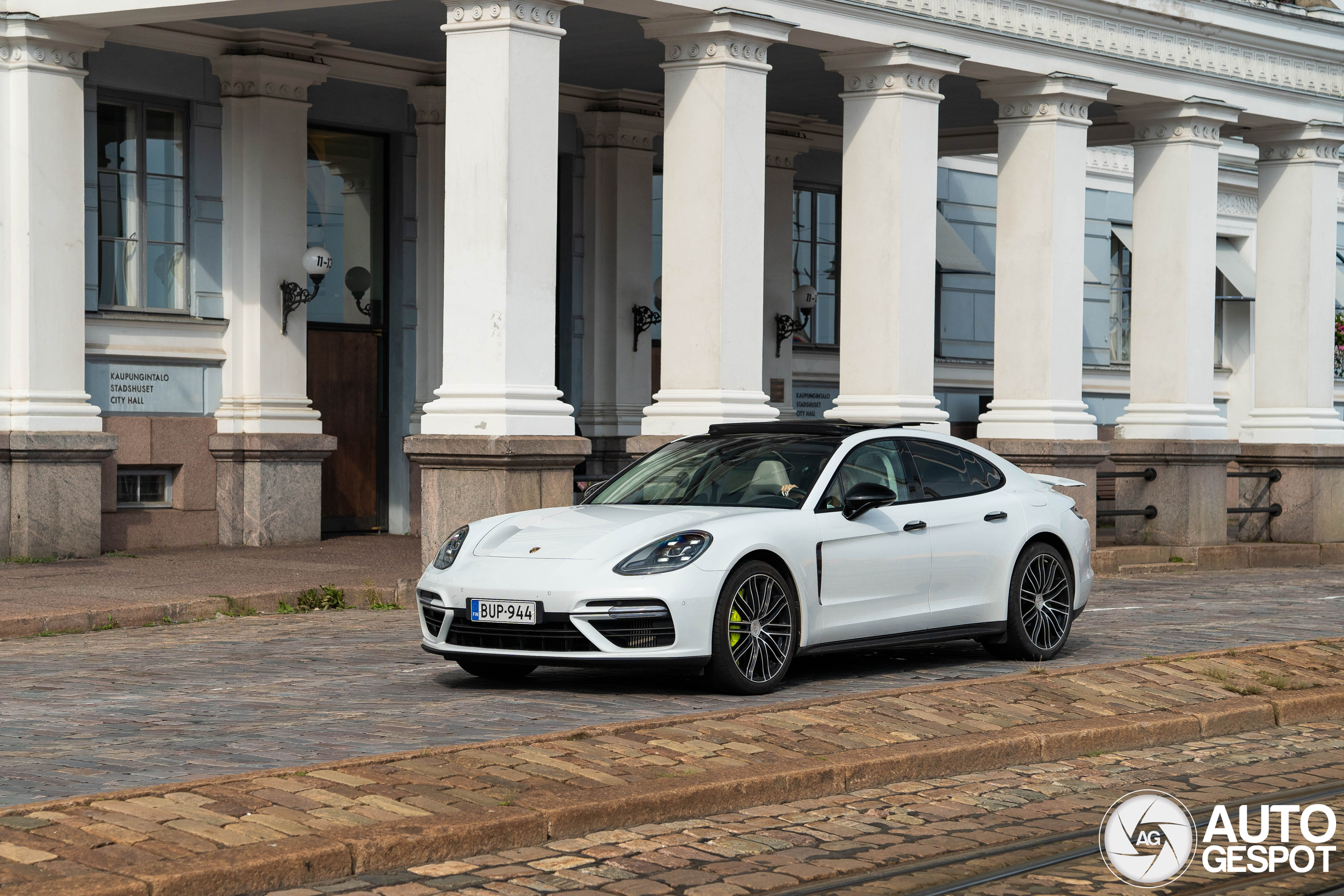 Porsche 971 Panamera Turbo S E-Hybrid