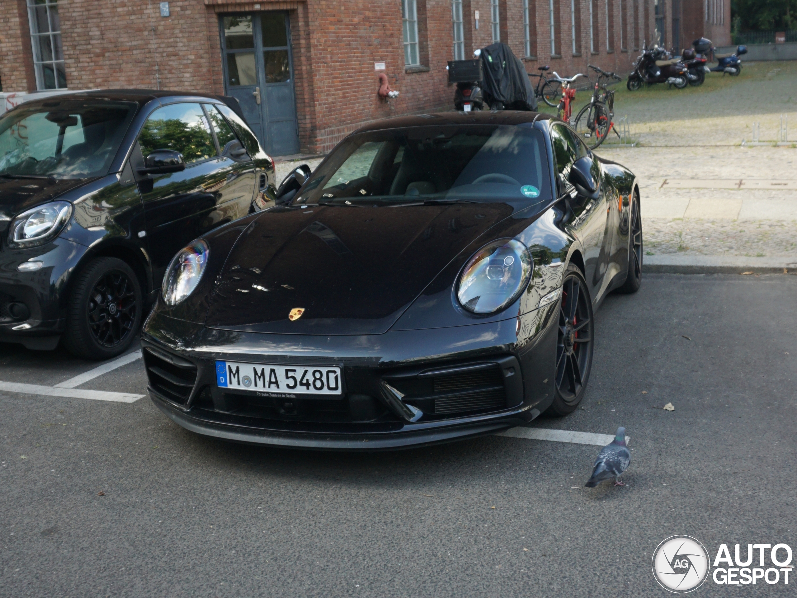 Porsche 992 Carrera 4 GTS