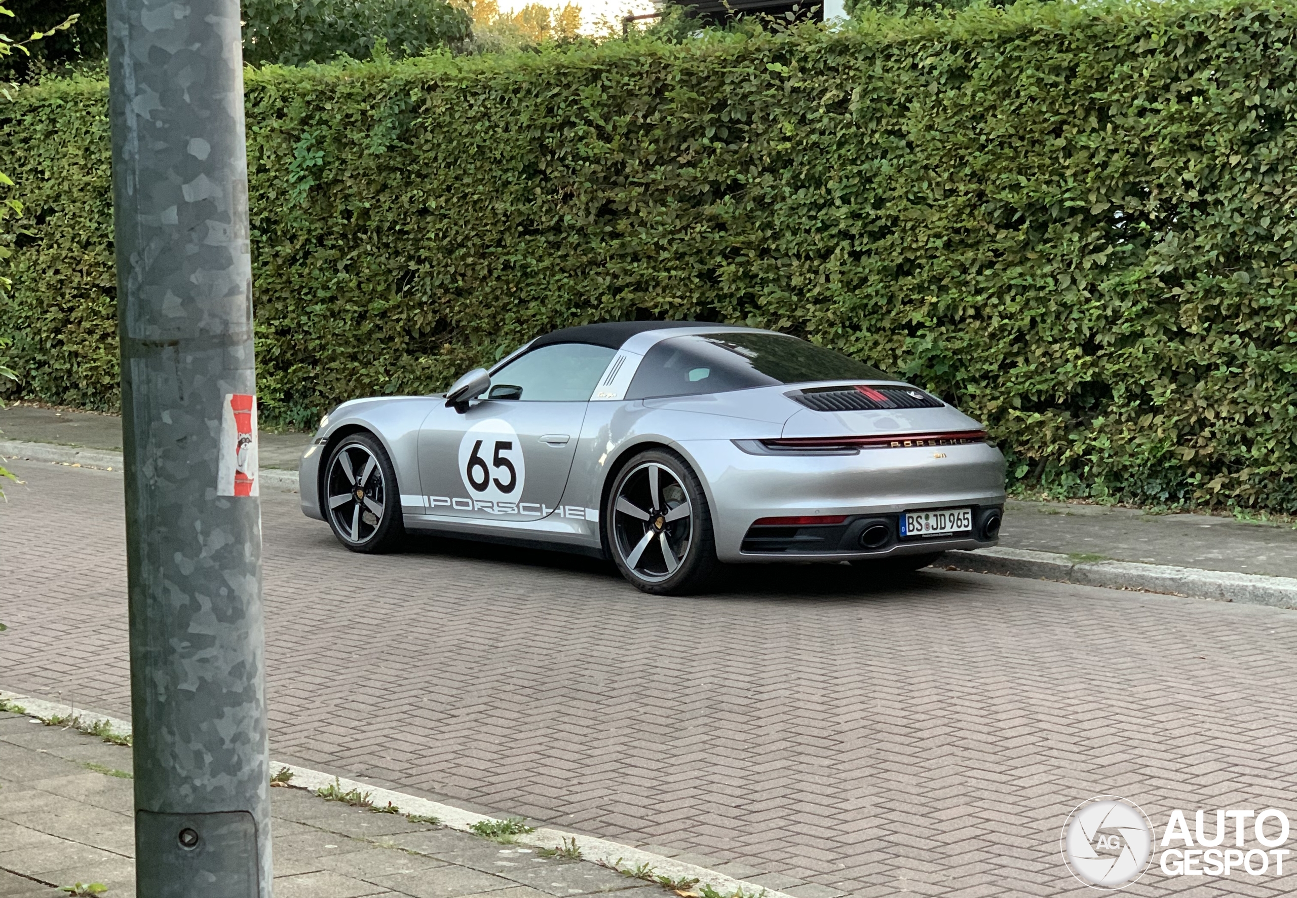 Porsche 992 Targa 4S Heritage Design Edition