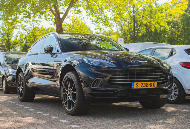 Aston Martin DBX