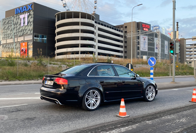 Audi RS4 Sedan