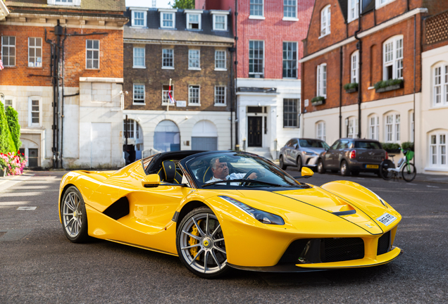 Ferrari LaFerrari Aperta