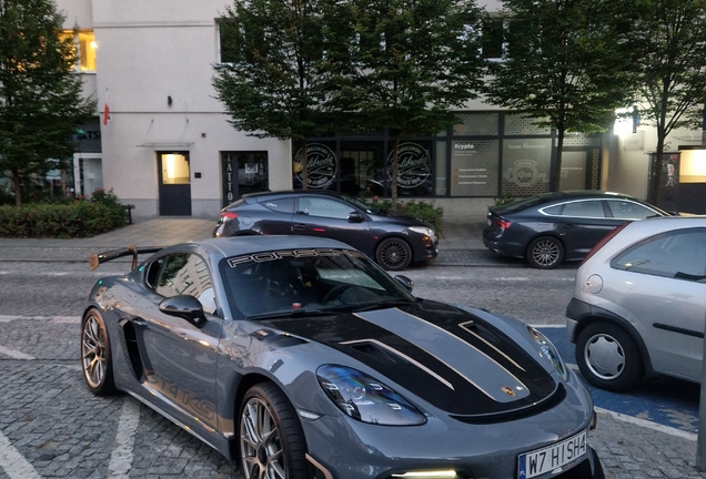 Porsche 718 Cayman GT4 RS Weissach Package