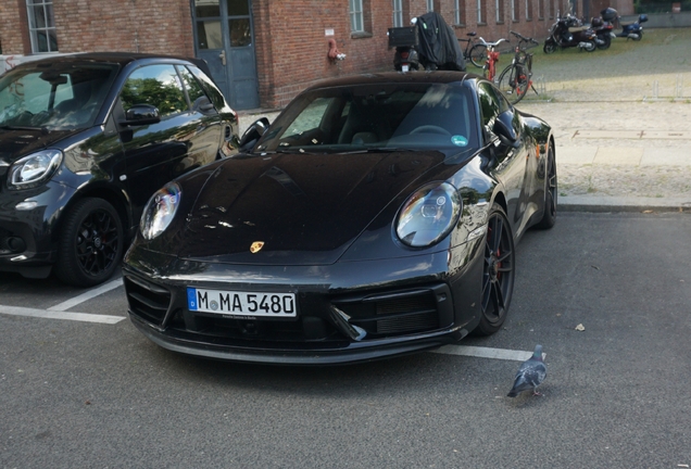 Porsche 992 Carrera 4 GTS