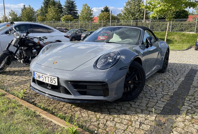 Porsche 992 Carrera 4 GTS Cabriolet