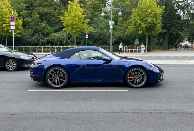 Porsche 992 Carrera 4S Cabriolet