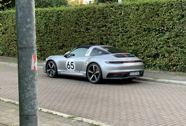 Porsche 992 Targa 4S Heritage Design Edition