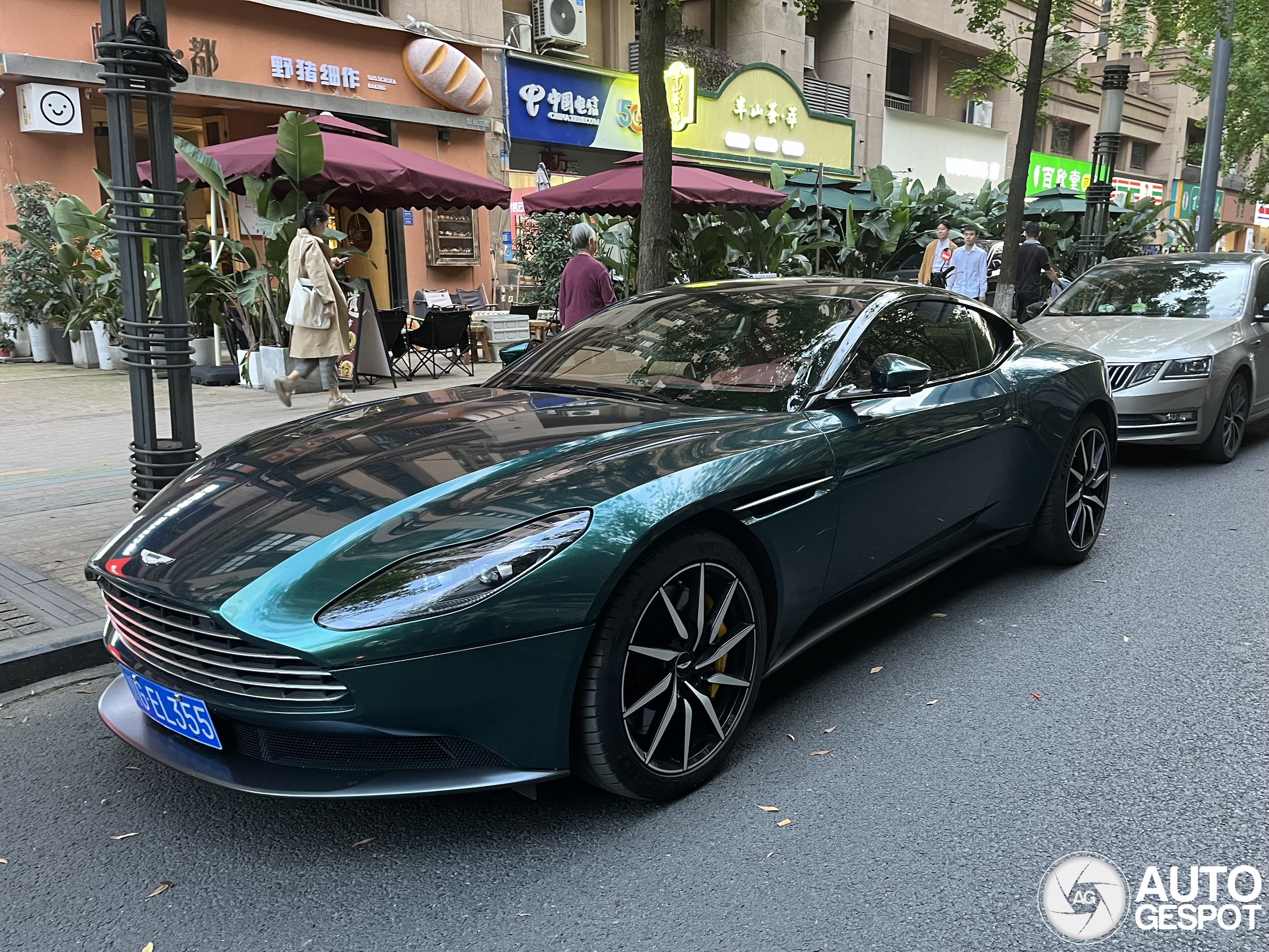 Aston Martin DB11 V8