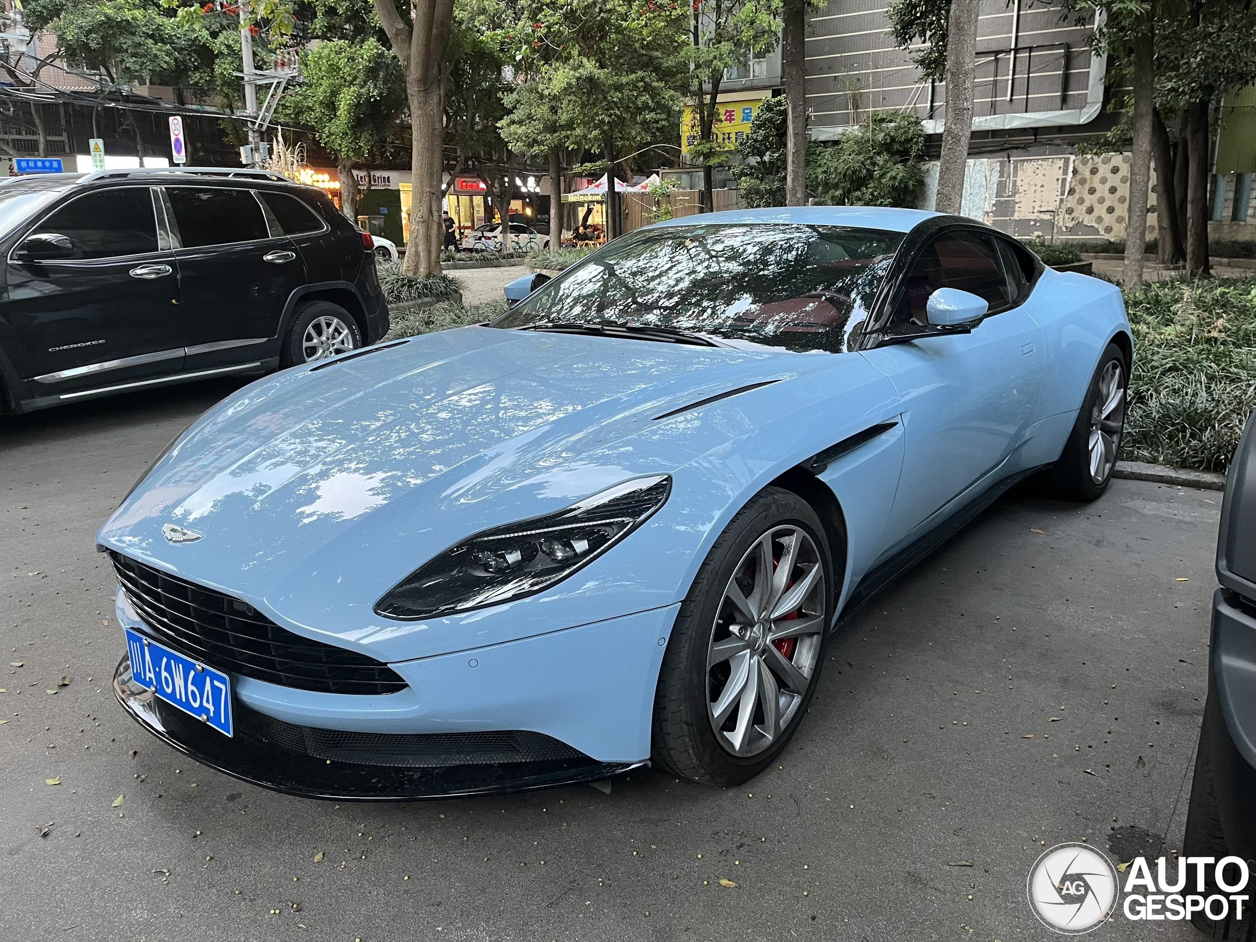 Aston Martin DB11 V8