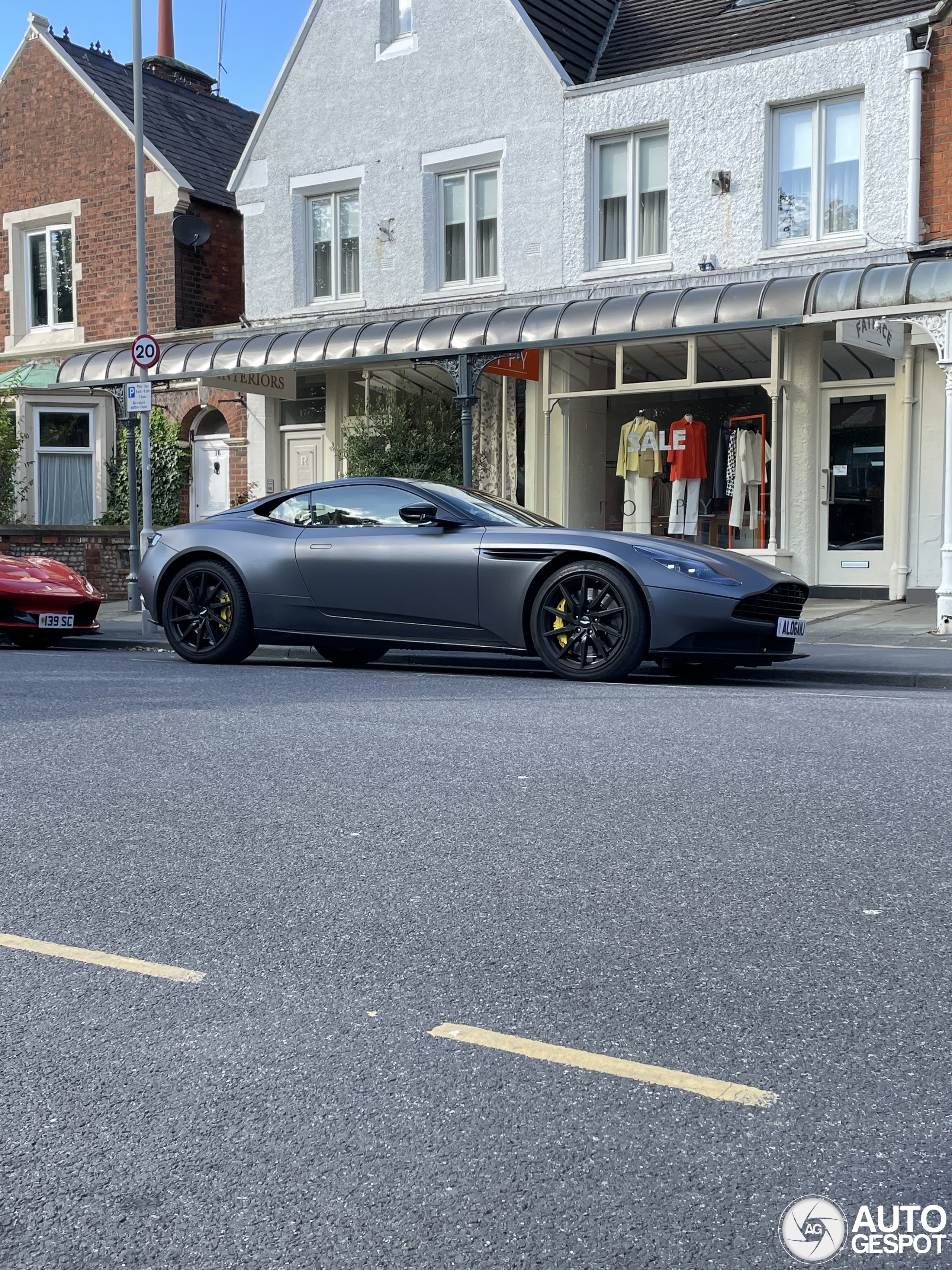 Aston Martin DB11 AMR