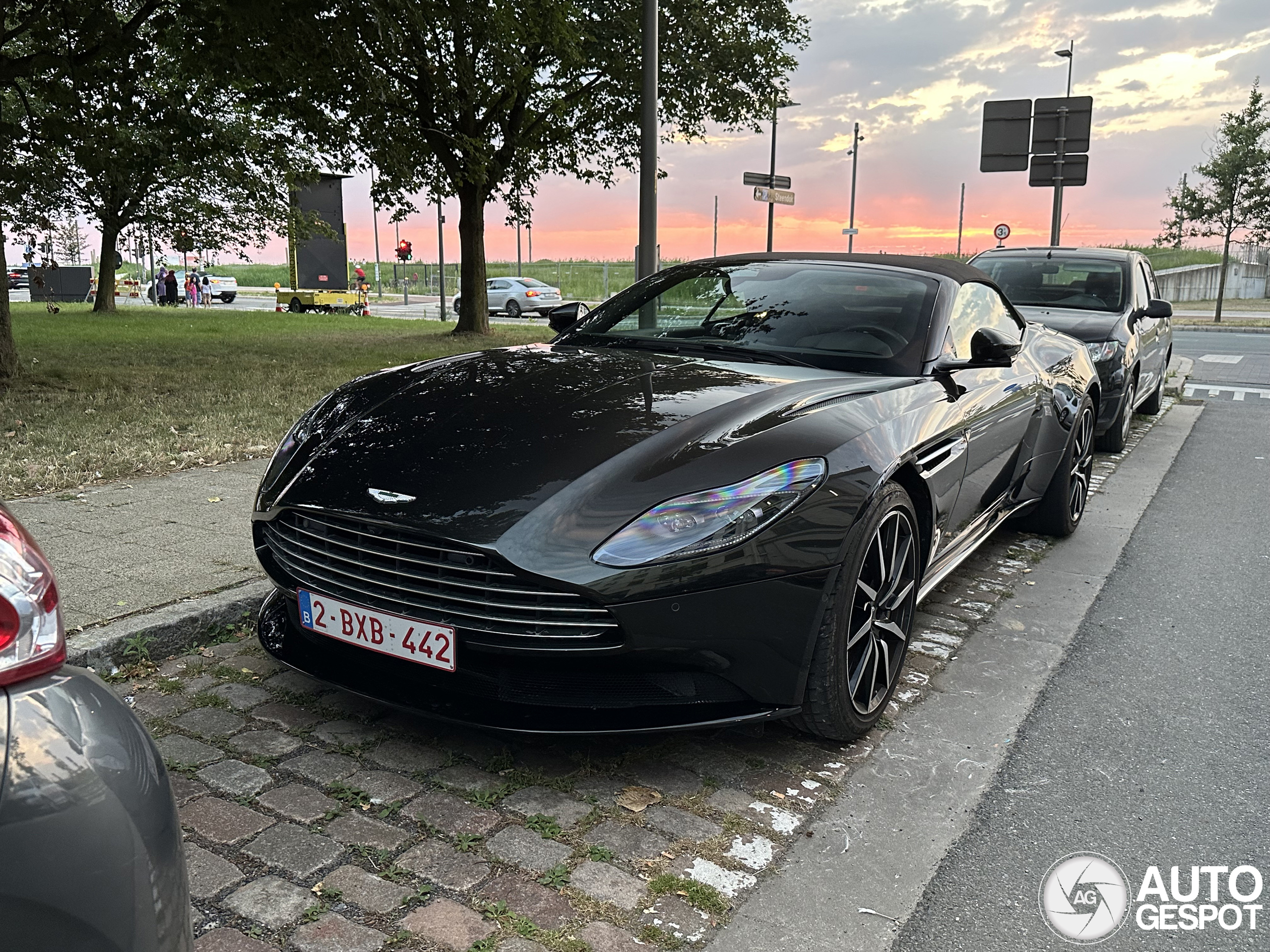 Aston Martin DB11 V8 Volante