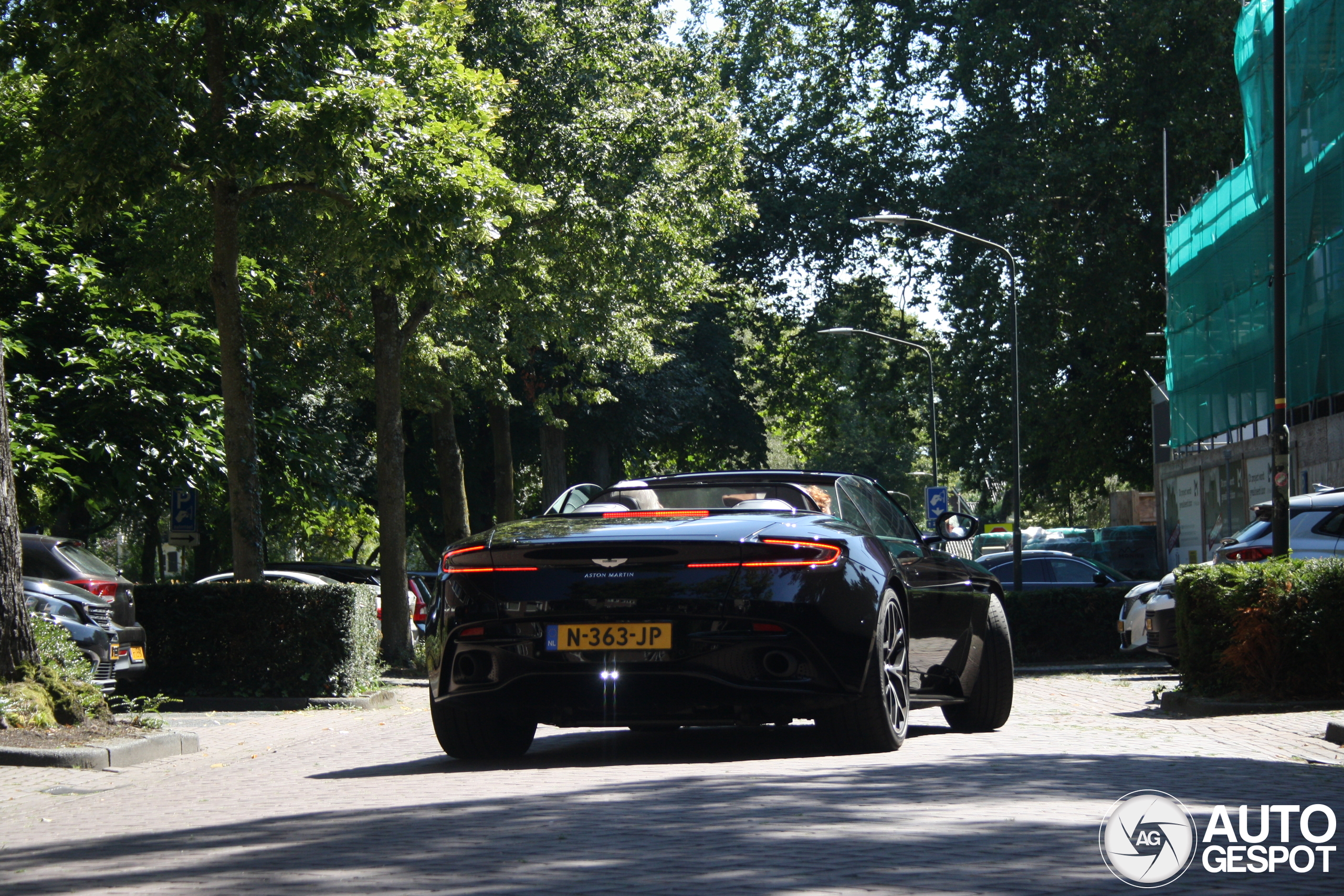 Aston Martin DB11 V8 Volante