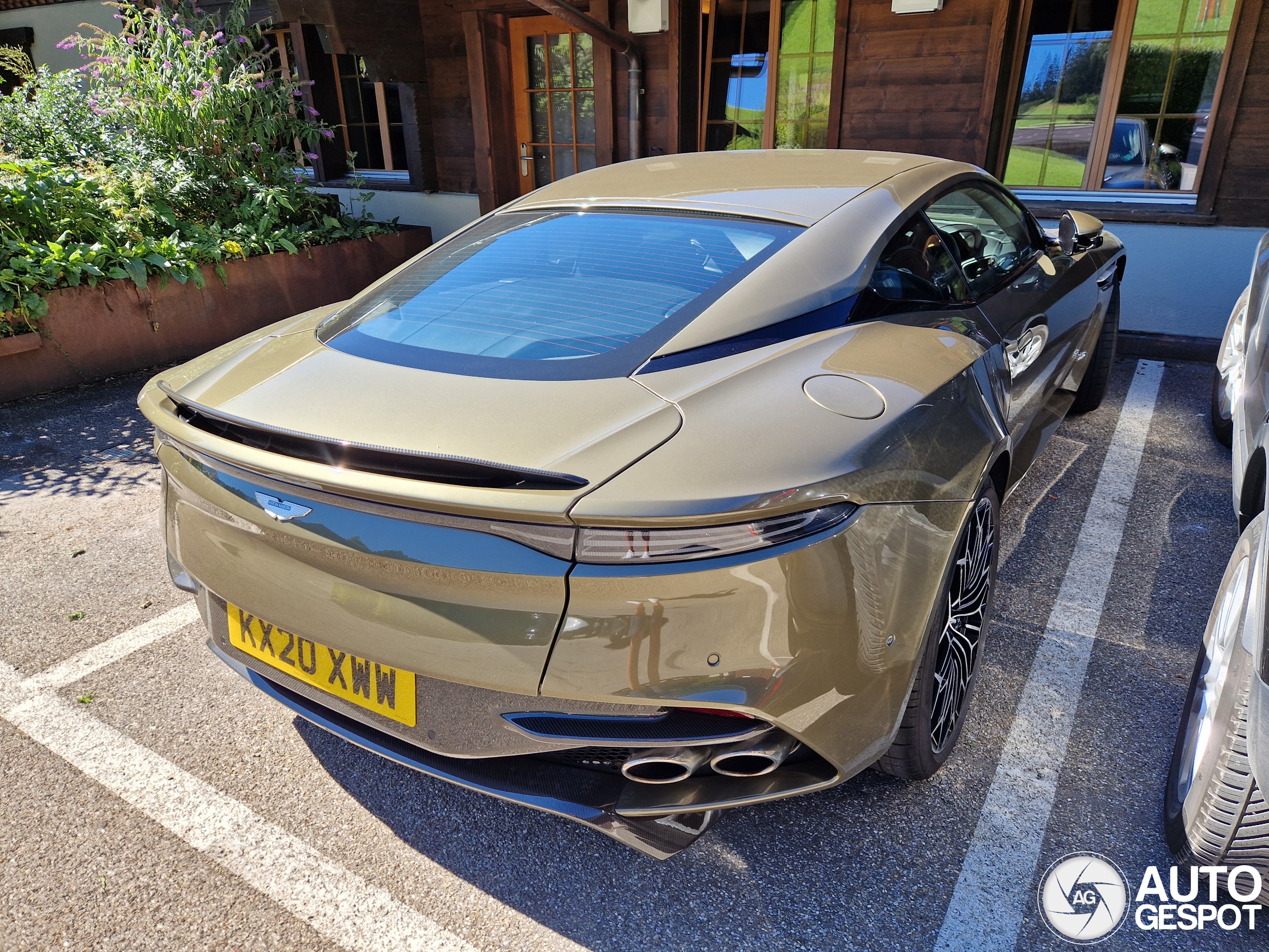 Aston Martin DBS Superleggera OHMSS Edition