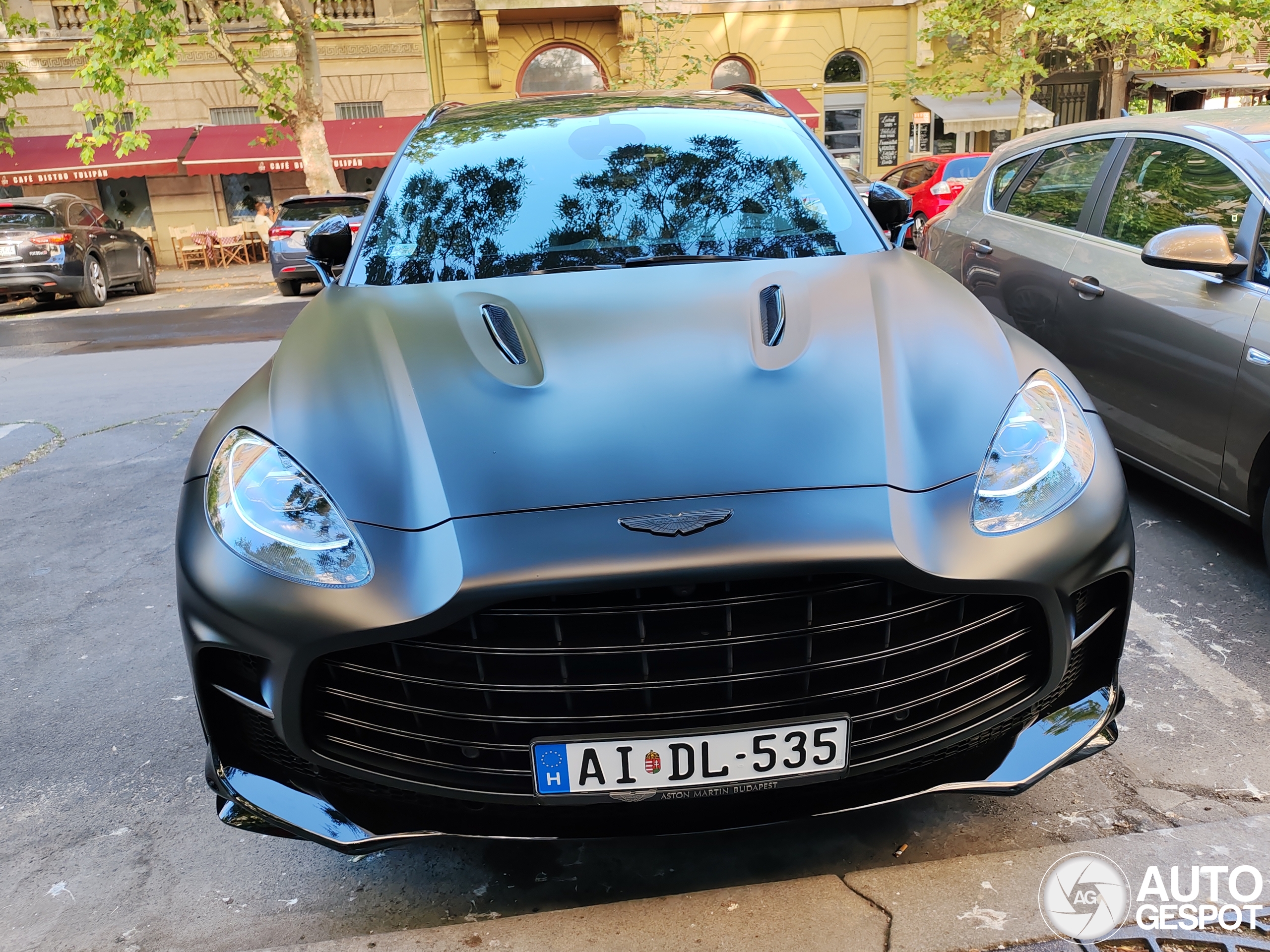 Aston Martin DBX707