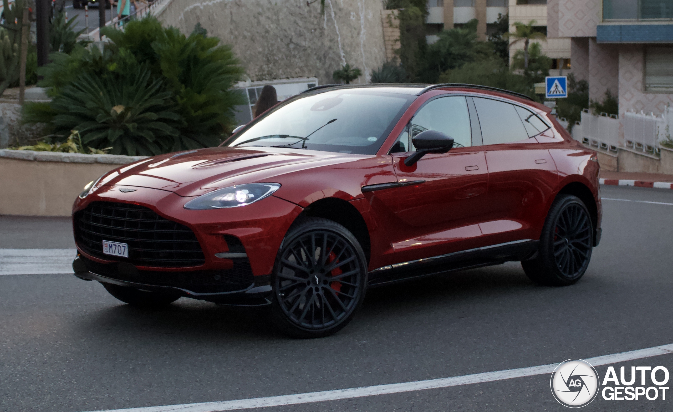 Aston Martin DBX707