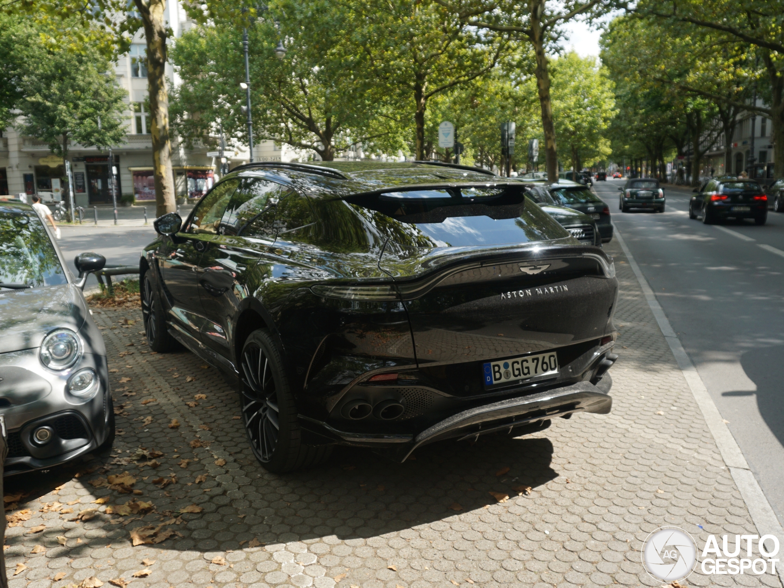 Aston Martin DBX707