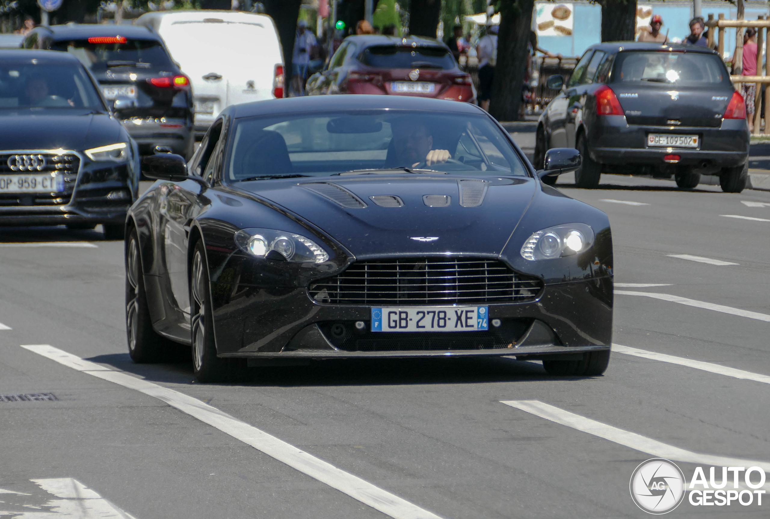 Aston Martin V12 Vantage