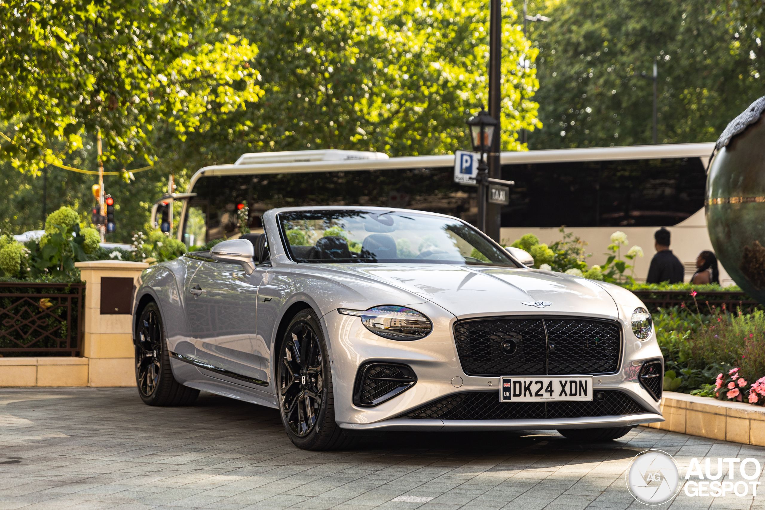 Aanschouw deze heerlijke en gloednieuwe Bentley Continental GTC Speed