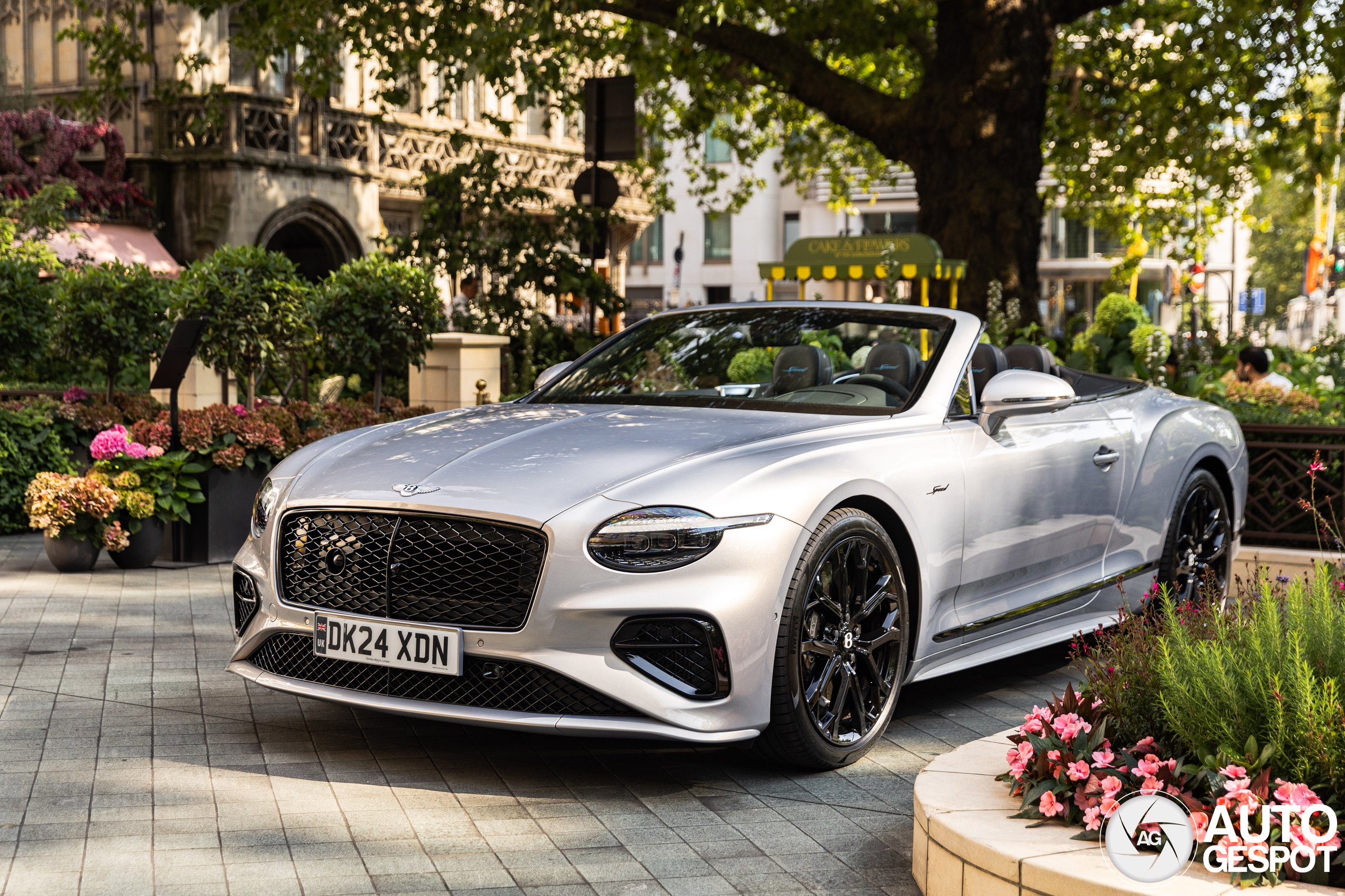 Aanschouw deze heerlijke en gloednieuwe Bentley Continental GTC Speed