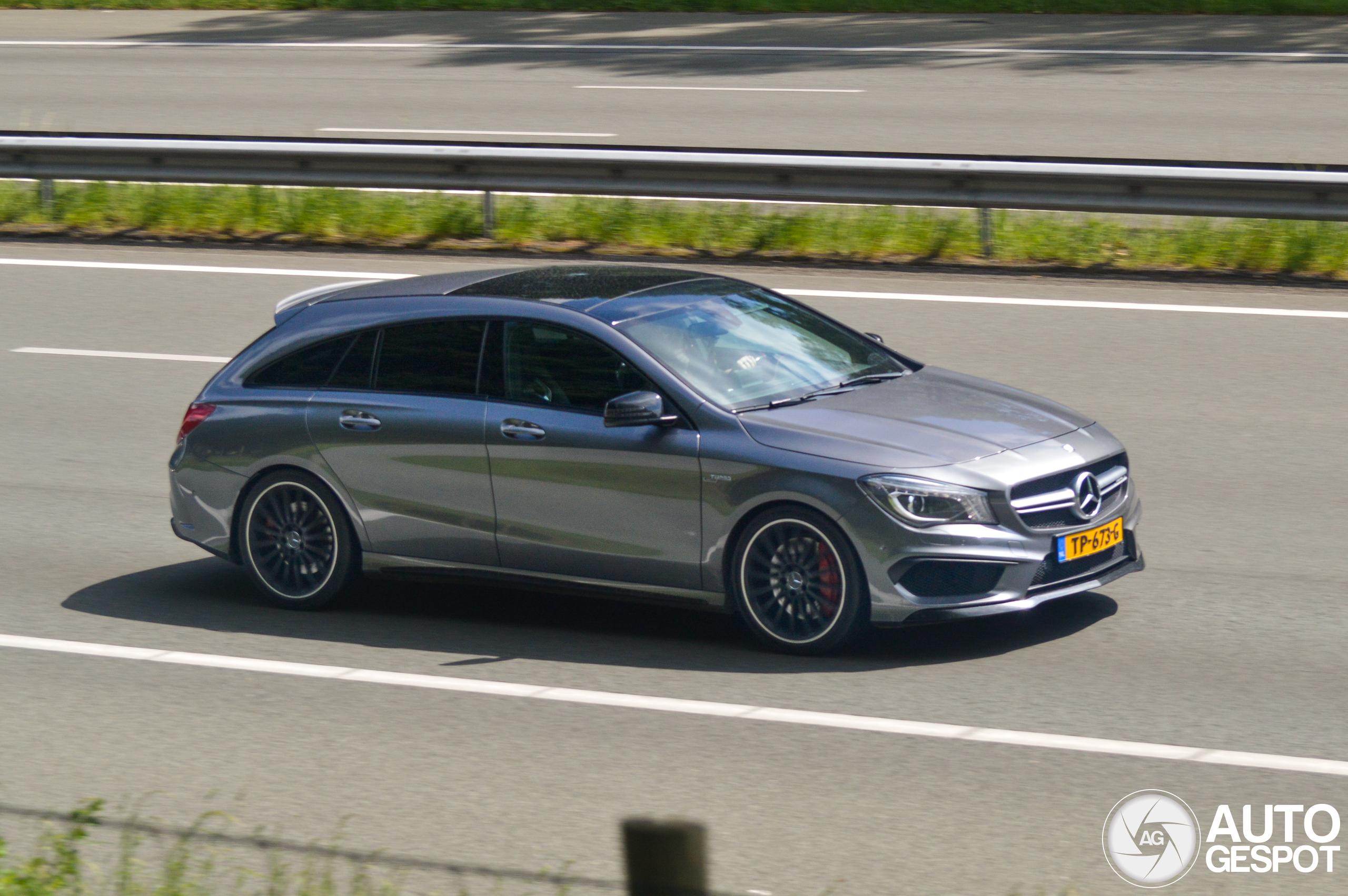 Mercedes-AMG CLA 45 Shooting Brake X117