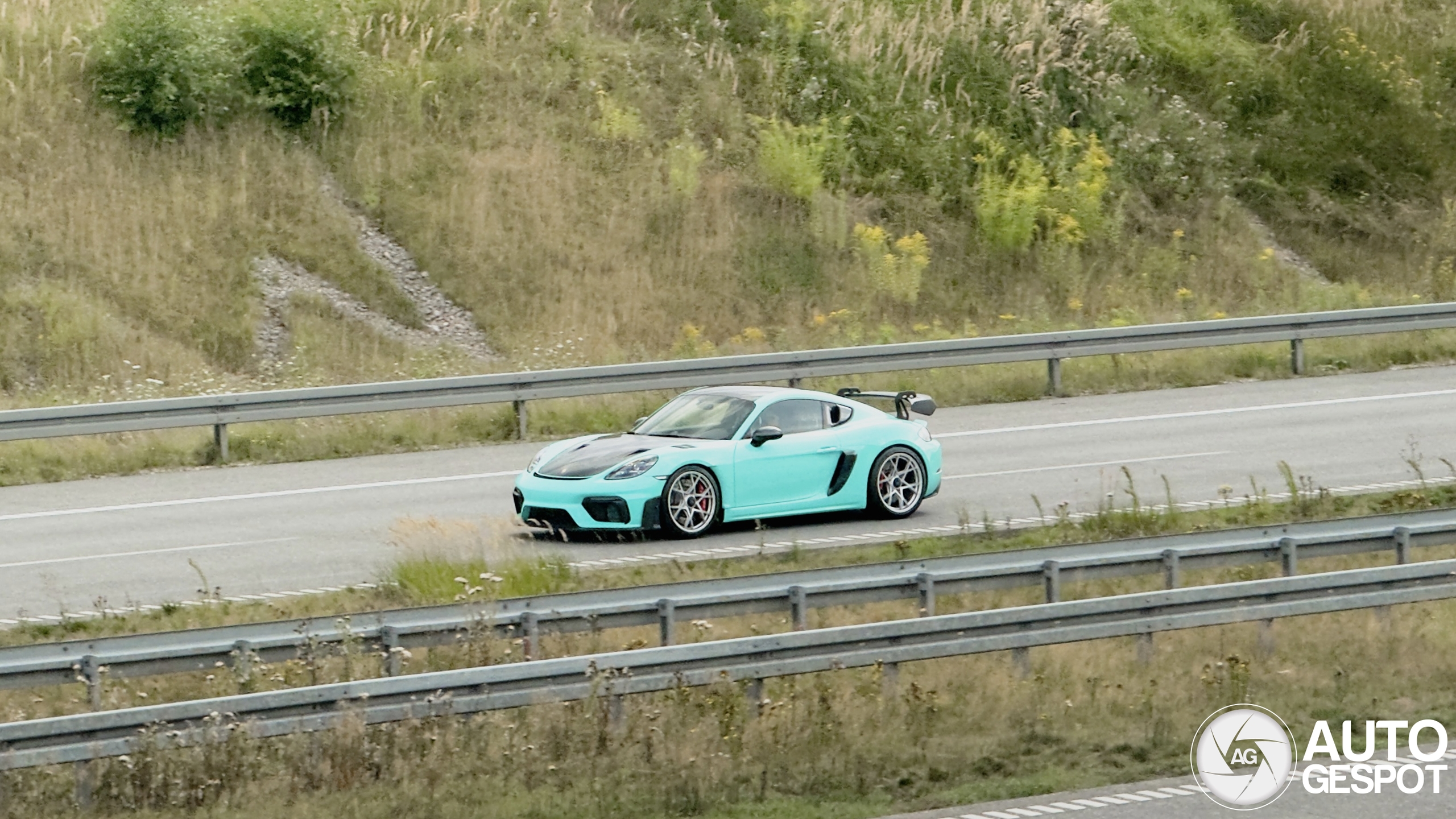 Porsche 718 Cayman GT4 RS Weissach Package