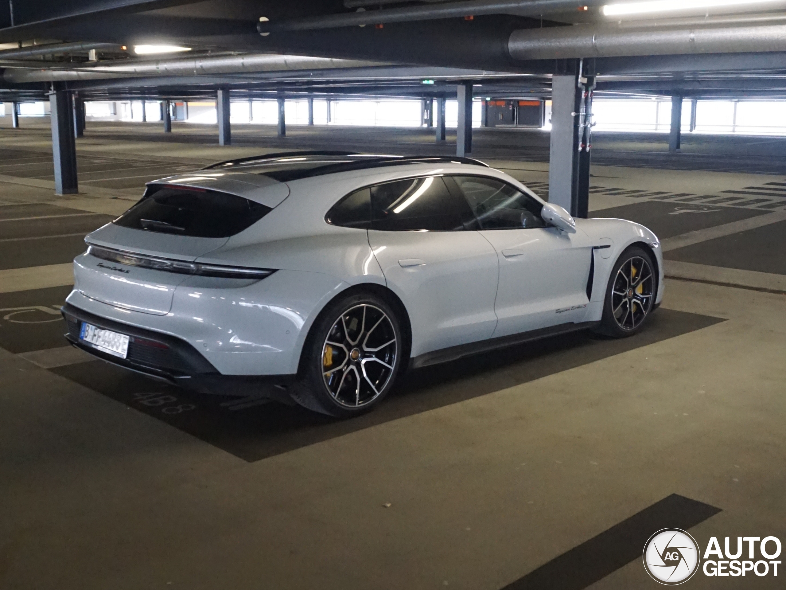 Porsche Taycan Turbo S Sport Turismo