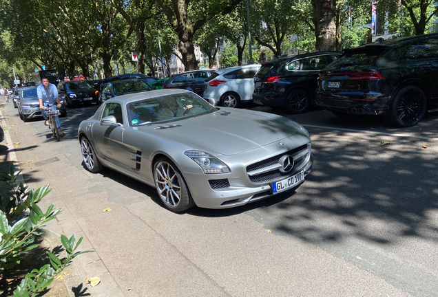 Mercedes-Benz SLS AMG