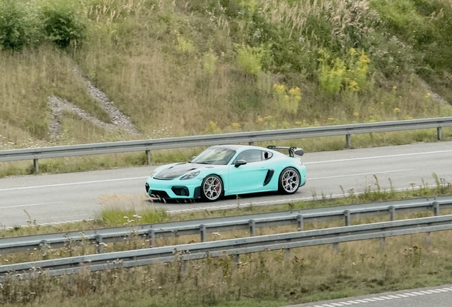 Porsche 718 Cayman GT4 RS Weissach Package