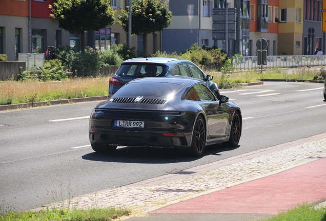 Porsche 992 Carrera 4 GTS